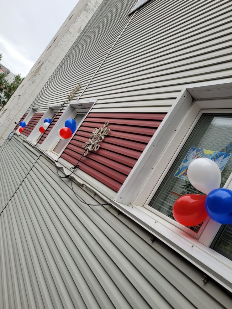 СШ “Аверс” приняли участие в Всероссийской акции “Окна России” в честь празднования Дня флага России.